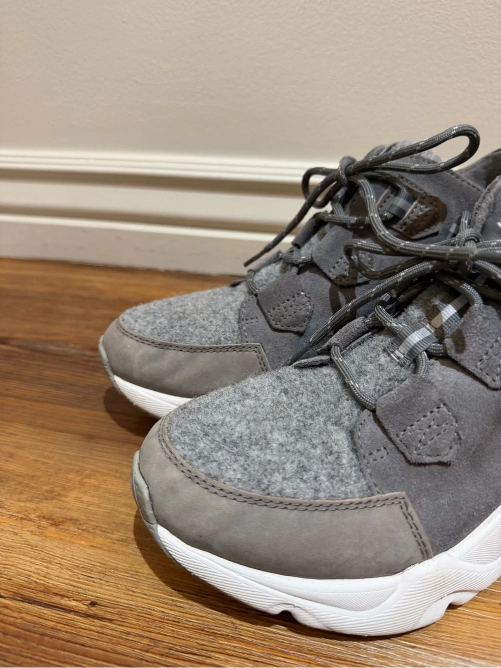 SOREL WOMEN'S KINETIC IMPACT CARIBOU PLUS WATERPROOF grey Size 8